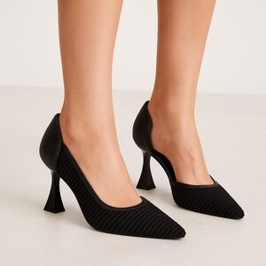 Cosy Island Minimalist Elegance Pointed‎ Toe Heeled Pumps Back size 8
